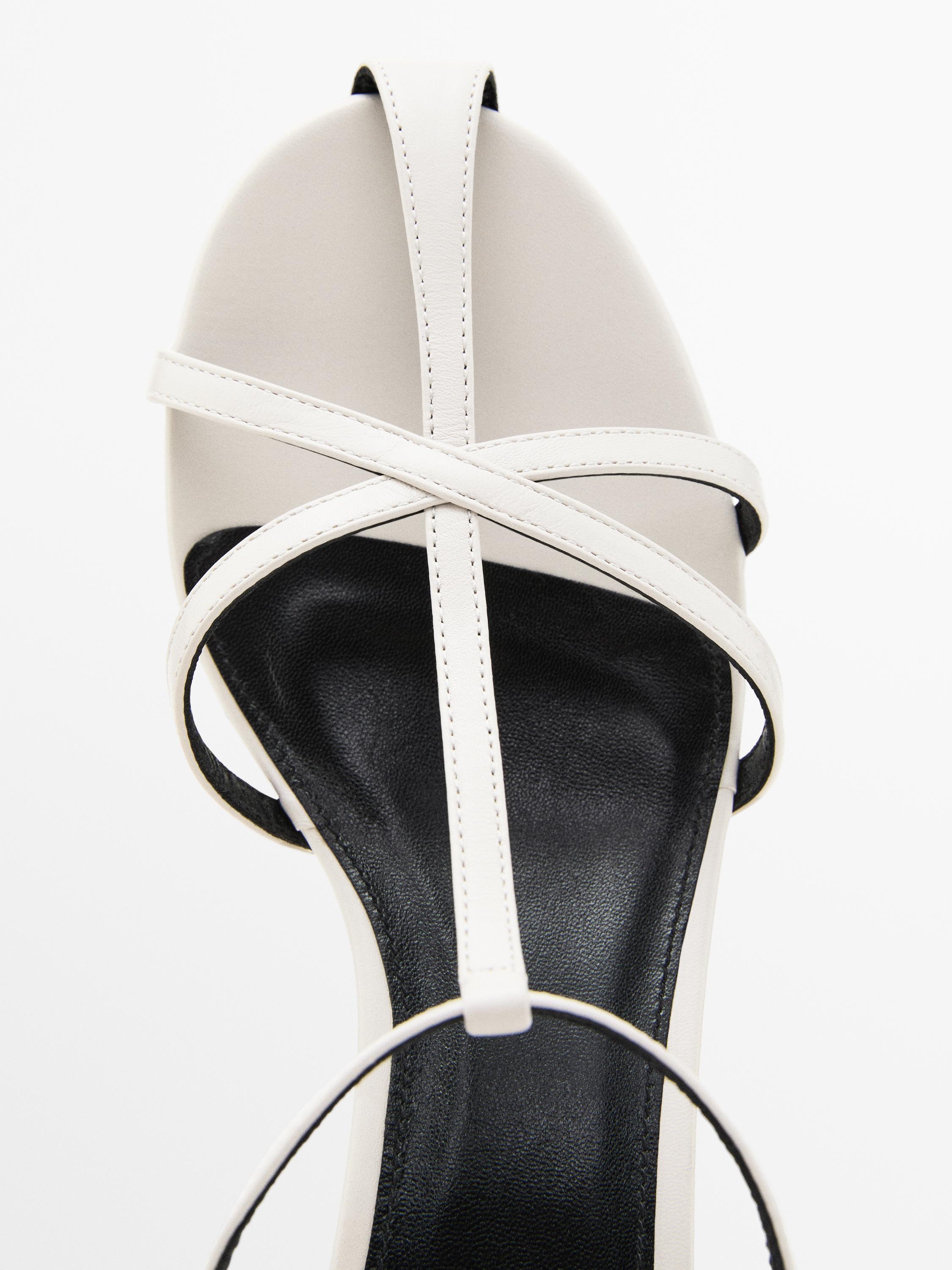 Sandales à talon avec brides en cuir